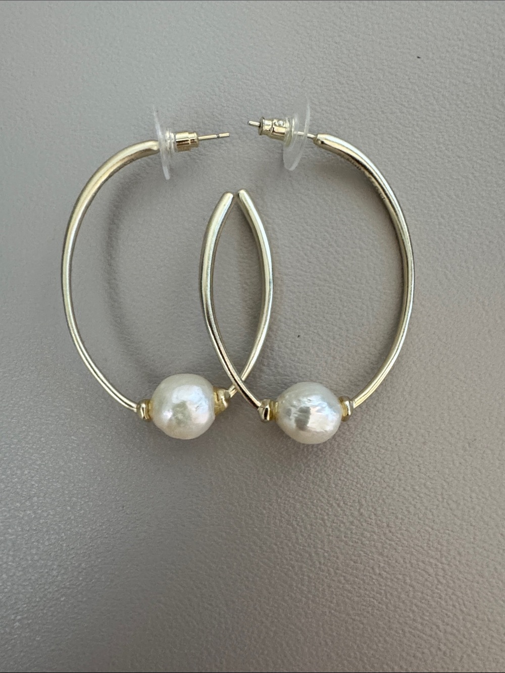 Kendra Scott Gold Hoop Earrings with White Pearl Accent
